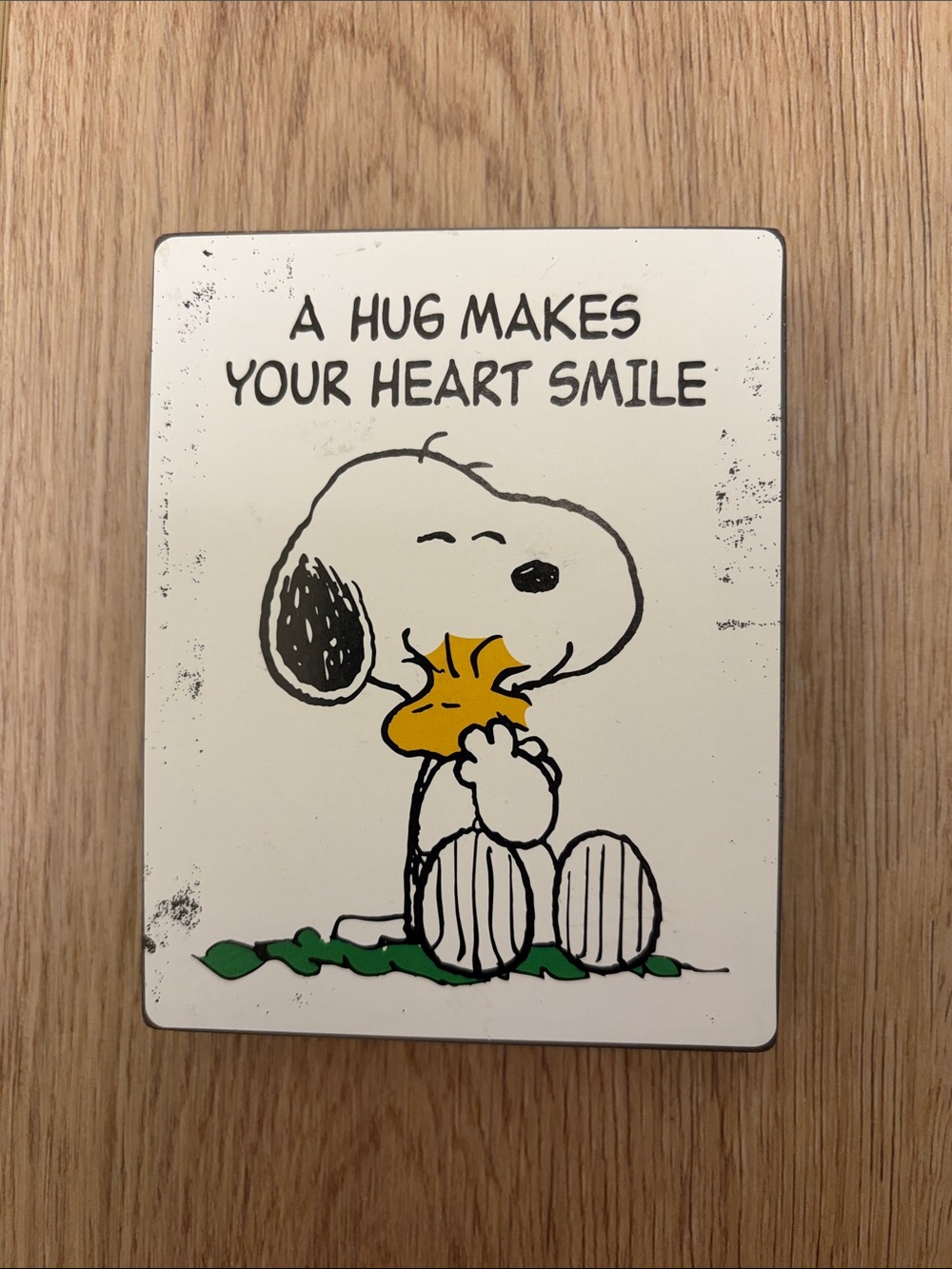 Snoopy 'A Hug Makes Your Heart Smile' Woden Sign - White & Yellow